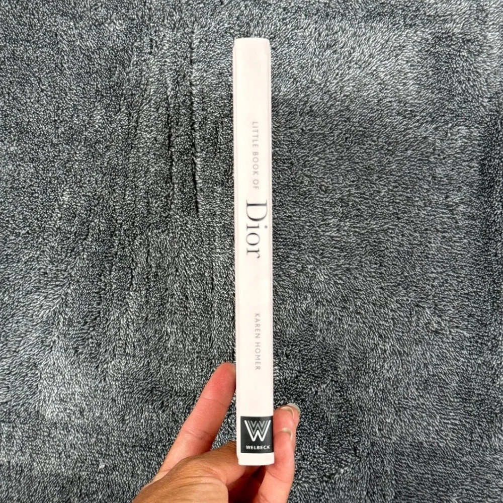 Little‎ Book of Dior Hardcover Fashion History Karen Homer Welbeck 9781787393776